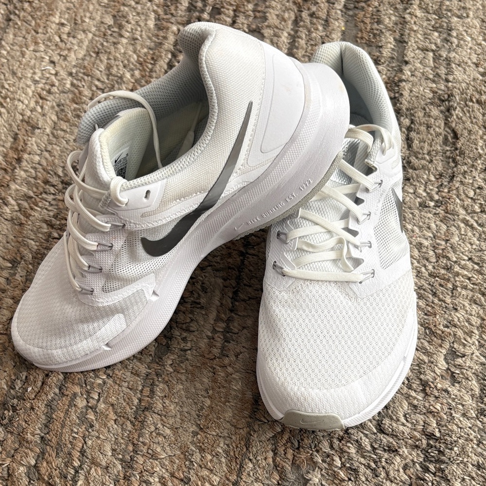 Nike Men's Run Swift 3 Running Shoes - size 11 like new
